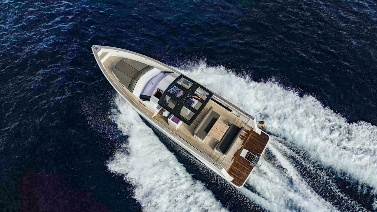 Fjord 40 Open bow sunpads viewed from above while cruising