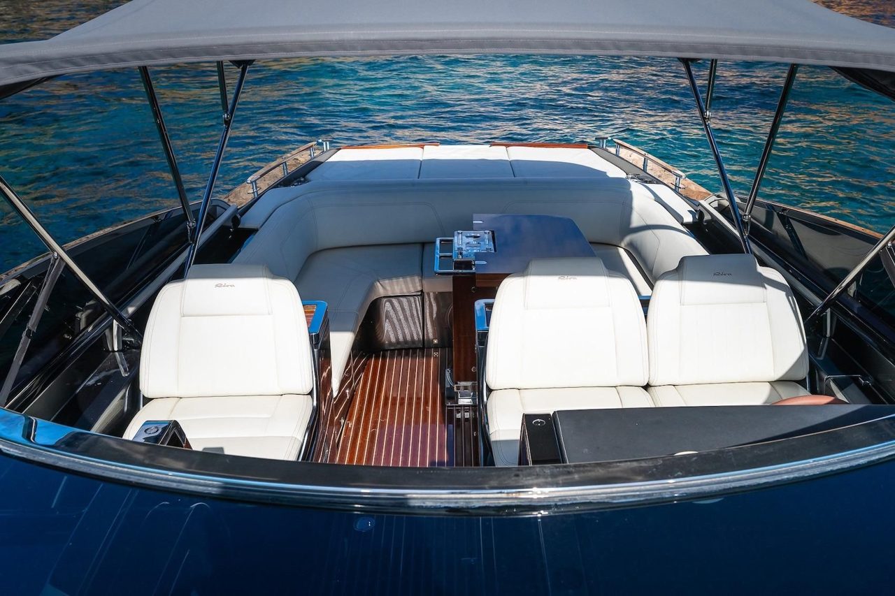 Riva 38 Rivamare cockpit seating with mahogany gloss flooring